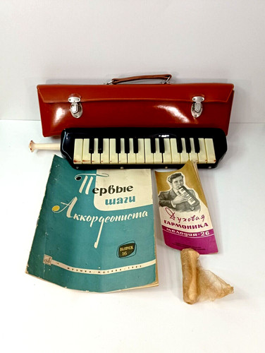 Sintetizzatore strumento - , a